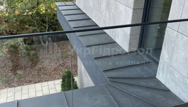 Монтаж накриття парапетів